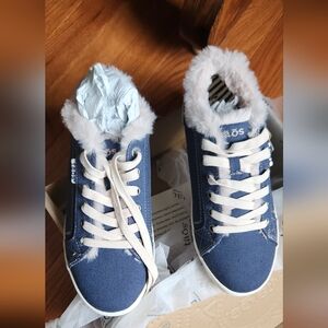 Taos Footwear, Ladies Sneakers with Faux Fur